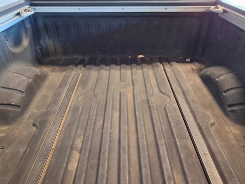 Used 2017 Nissan Titan SL image 6