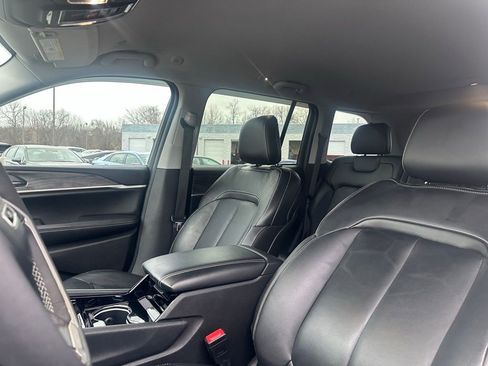 Used 2023 Jeep Grand Cherokee Limited w/ Black Appearance Package image 32