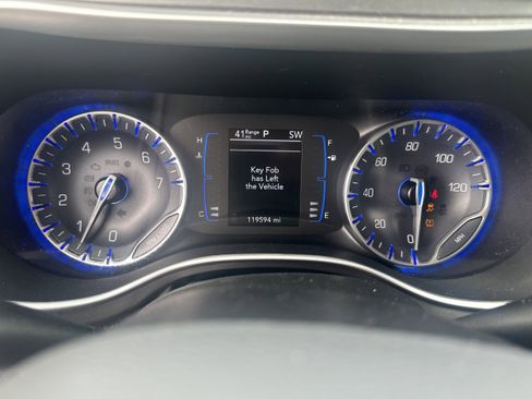 Used 2020 Chrysler Pacifica Touring-L FWD image 24