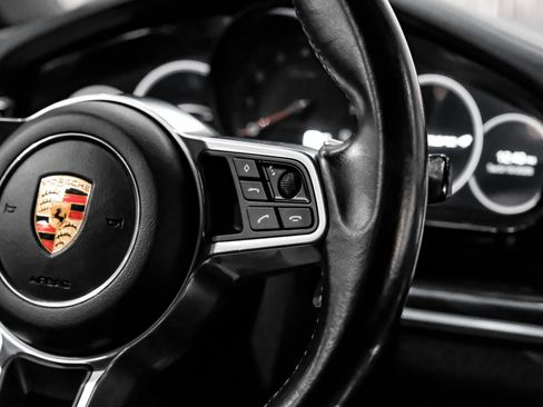 Used 2018 Porsche Panamera 4 w/ Premium Package Plus AWD/4WD image 16