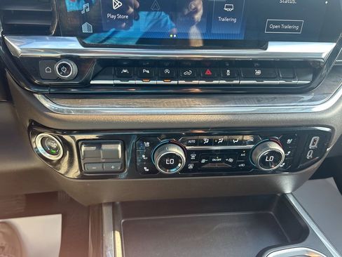 Used 2024 Chevrolet Silverado 1500 LTZ w/ LTZ Premium Package AWD/4WD image 31