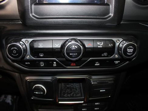 Used 2023 Jeep Gladiator Sport w/ Off Road Group image 10