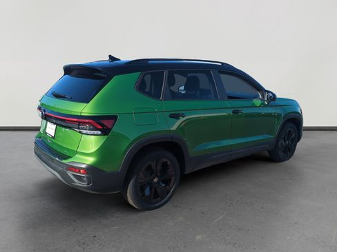 New 2026 Volkswagen Taos SE image 5