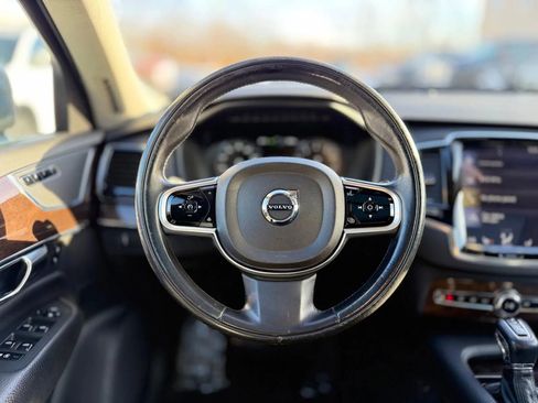 Used 2016 Volvo XC90 T6 Momentum w/ Momentum Plus Package image 9