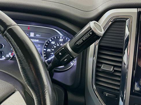 Used 2020 Nissan Titan SV w/ SV Convenience Package image 24