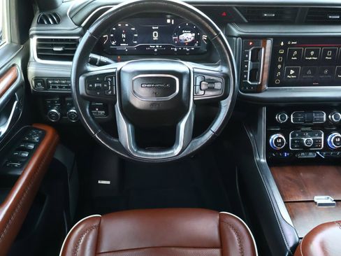 Used 2023 GMC Yukon XL Denali Ultimate image 10