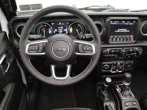 Used 2023 Jeep Wrangler Unlimited Sahara AWD/4WD image 12