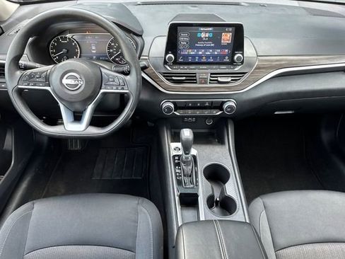 Used 2025 Nissan Altima 2.5 SV FWD image 17
