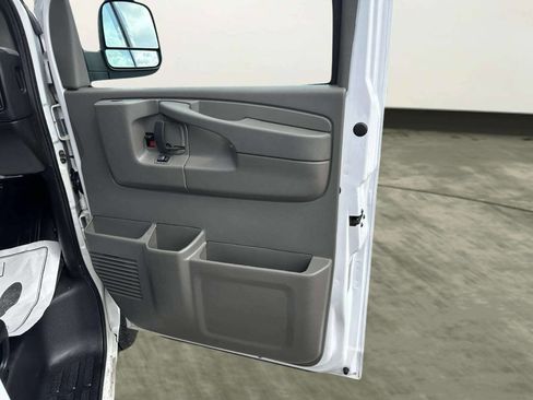 Used 2014 Chevrolet Express 2500 image 19