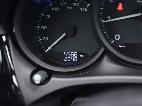 Certified 2026 Porsche Macan AWD/4WD image 18