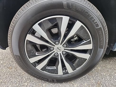 Certified 2024 Volvo XC60 B5 Core AWD/4WD image 11