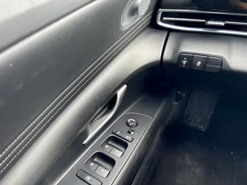 Used 2024 Hyundai Elantra Limited FWD image 23
