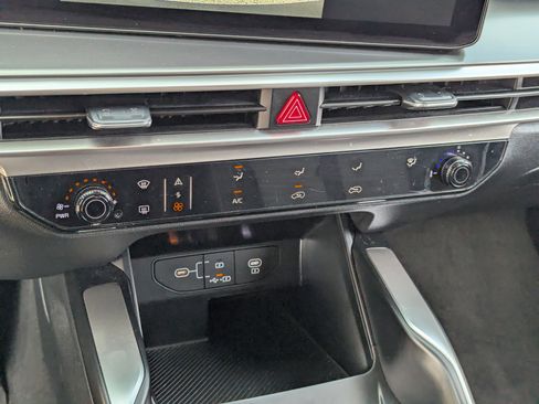 Certified 2025 Kia Sorento LX image 26