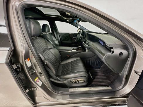 Used 2019 Lexus LS 500 w/ Interior Upgrade Package RWD image 31