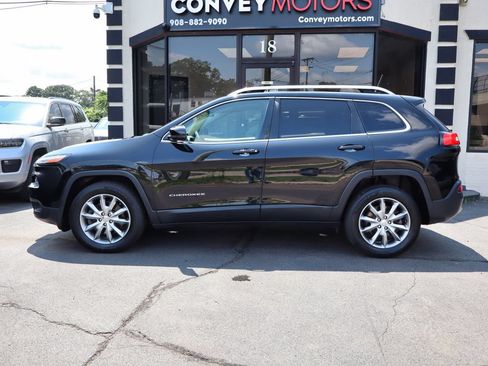Used 2018 Jeep Cherokee Limited AWD/4WD image 5
