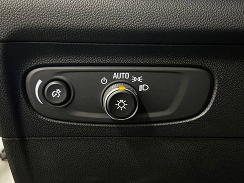 Used 2023 Buick Envision Essence AWD/4WD image 20