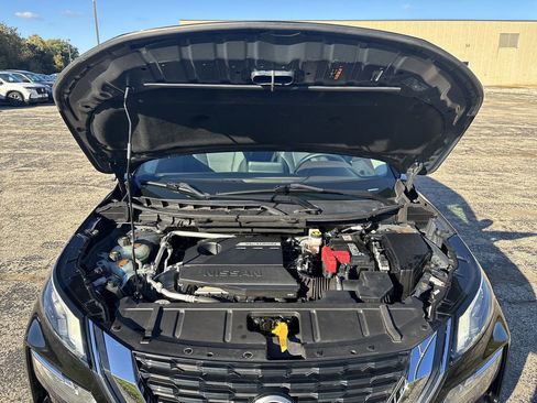 Used 2023 Nissan Rogue SV image 31