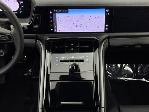 Used 2025 Porsche Panamera w/ Premium Package image 24