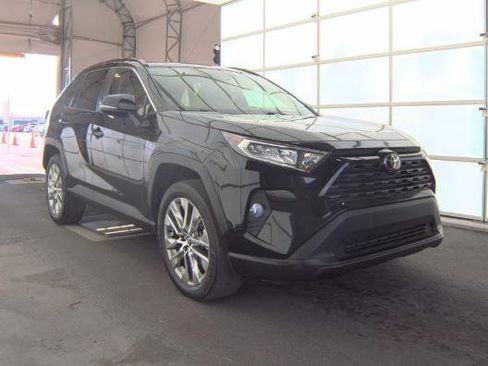 Used 2020 Toyota RAV4 XLE Premium image 3