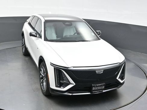 Certified 2024 Cadillac Lyriq Sport AWD/4WD image 30