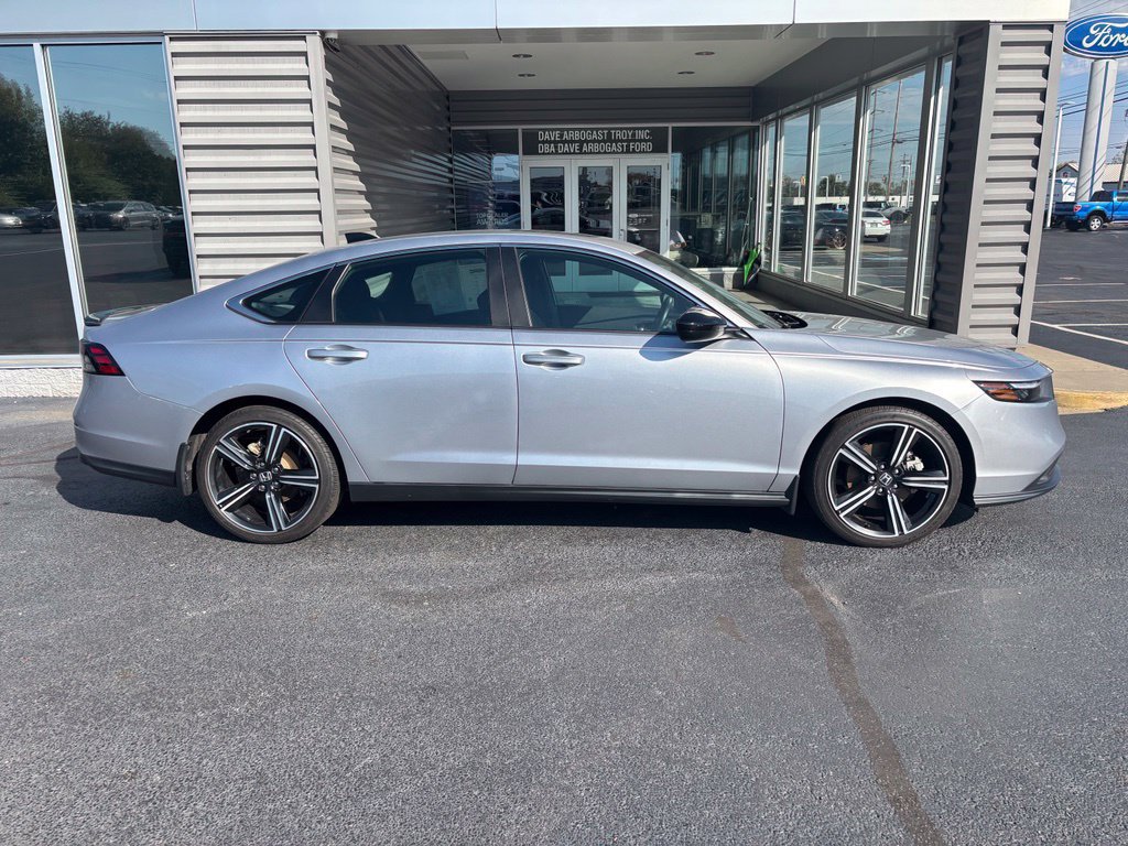Used 2024 Honda Accord Sport image 3