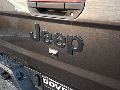 Used 2024 Jeep Gladiator Sport image 23