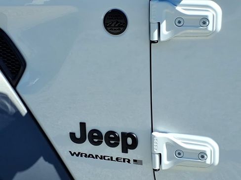Used 2023 Jeep Wrangler Unlimited Sport AWD/4WD image 16