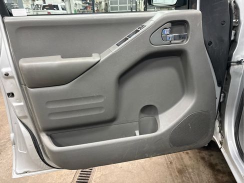 Used 2016 Nissan Frontier SV image 25