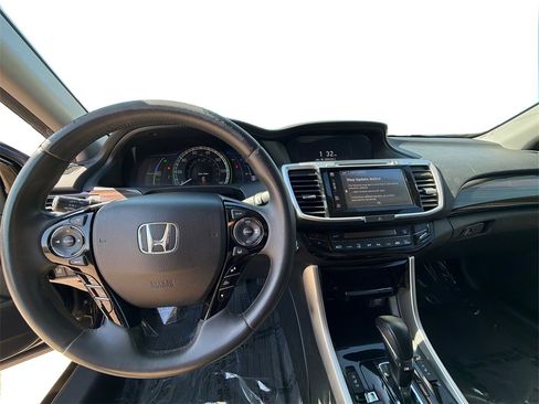 Used 2017 Honda Accord Touring image 22