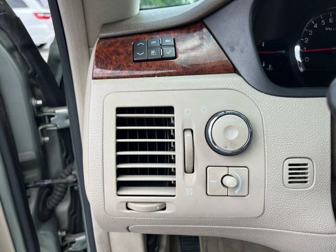 Used 2006 Cadillac DTS w/ Trunk Convenience Package FWD image 12