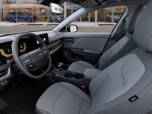 New 2025 Kia K4 LXS image 17