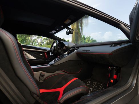 Used 2019 Lamborghini Aventador SVJ image 66