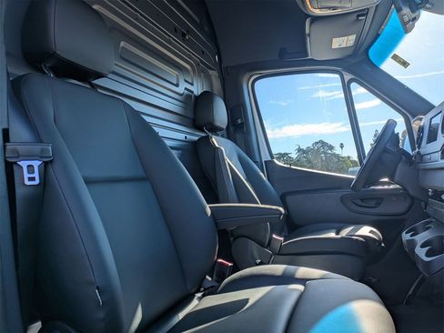 Used 2024 Mercedes-Benz Sprinter 3500 image 16