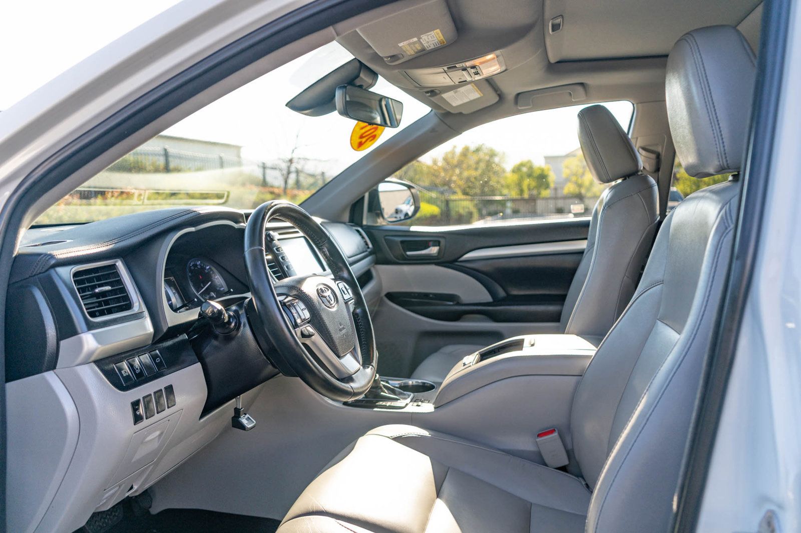 Used 2018 Toyota Highlander XLE FWD image 15