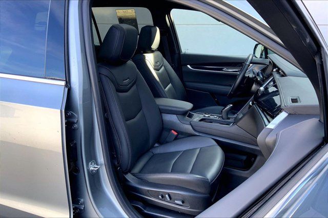 Used 2025 Cadillac XT6 Premium Luxury AWD/4WD image 6