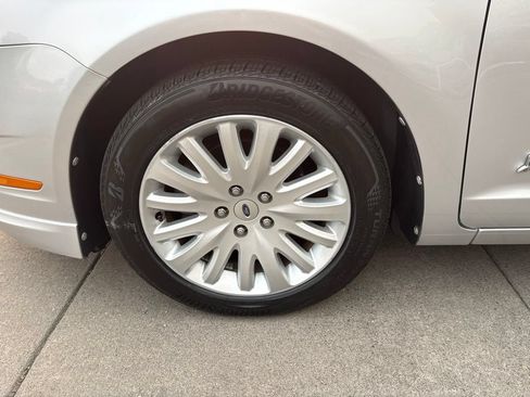 Used 2010 Ford Fusion Hybrid FWD image 11