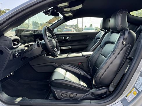 Used 2024 Ford Mustang Premium image 4