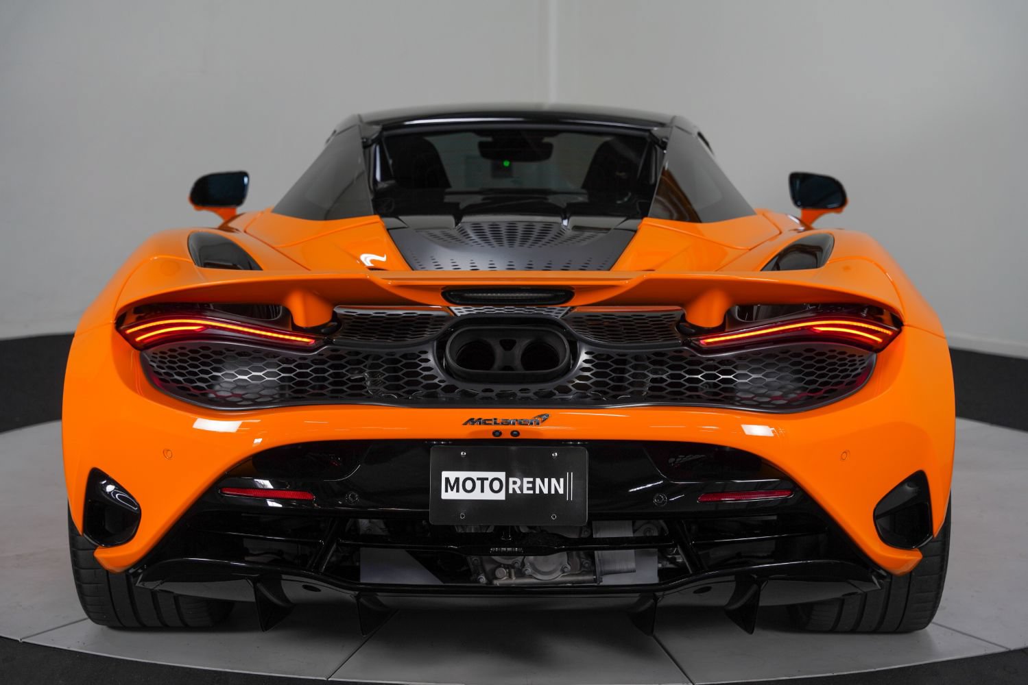 Used 2024 McLaren 750S Spider RWD image 8