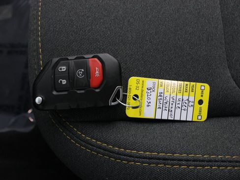 Used 2025 Jeep Wrangler Unlimited Sahara AWD/4WD image 7