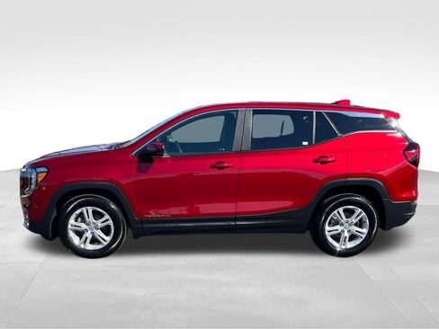 Used 2024 GMC Terrain SLE FWD image 2