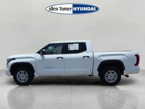Used 2022 Toyota Tundra SR5 AWD/4WD image 5