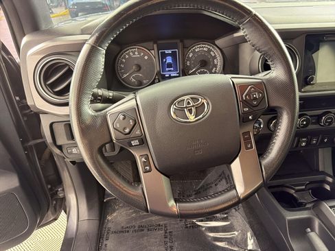 Used 2018 Toyota Tacoma TRD Off-Road AWD/4WD image 21