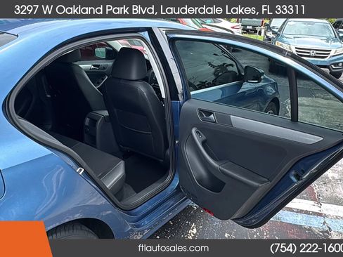 Used 2017 Volkswagen Jetta SE FWD image 33