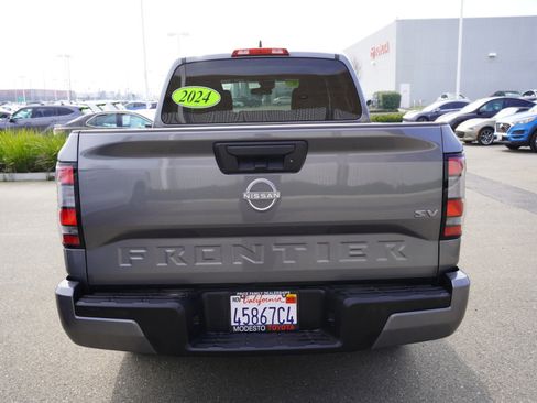 Used 2024 Nissan Frontier SV image 9