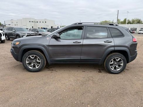 Used 2019 Jeep Cherokee Trailhawk w/ Comfort/Convenience Group AWD/4WD image 2