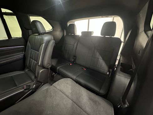 Certified 2025 Buick Enclave Avenir image 24