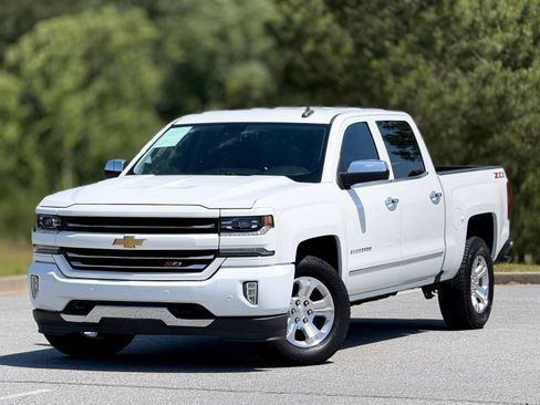 Used 2018 Chevrolet Silverado 1500 LTZ Z71 w/ LTZ Plus Package AWD/4WD image 7