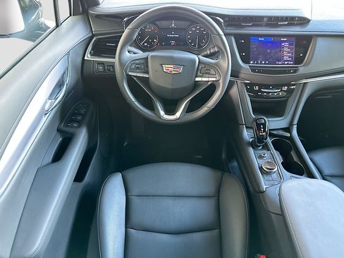 Used 2025 Cadillac XT6 Luxury image 24