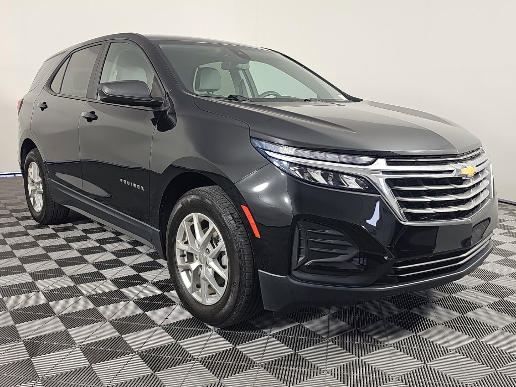 Used 2024 Chevrolet Equinox LS w/ LS Convenience Package FWD image 3
