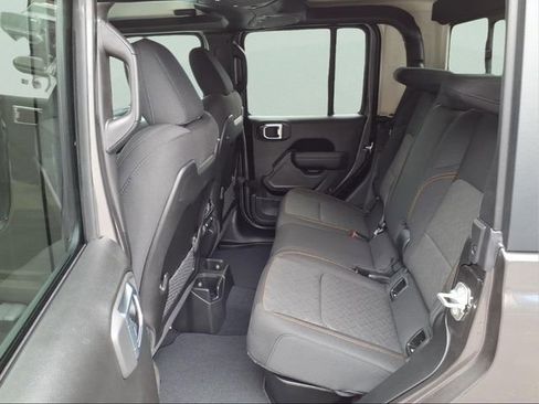 New 2026 Jeep Gladiator Mojave image 8